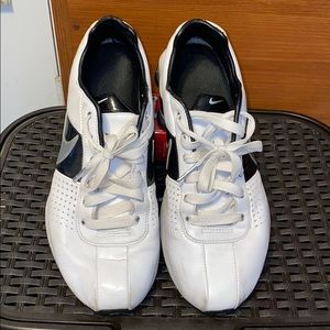 Men’s Sz 8.5 or Women’s Sz 10 Blk/White Nike Shox
